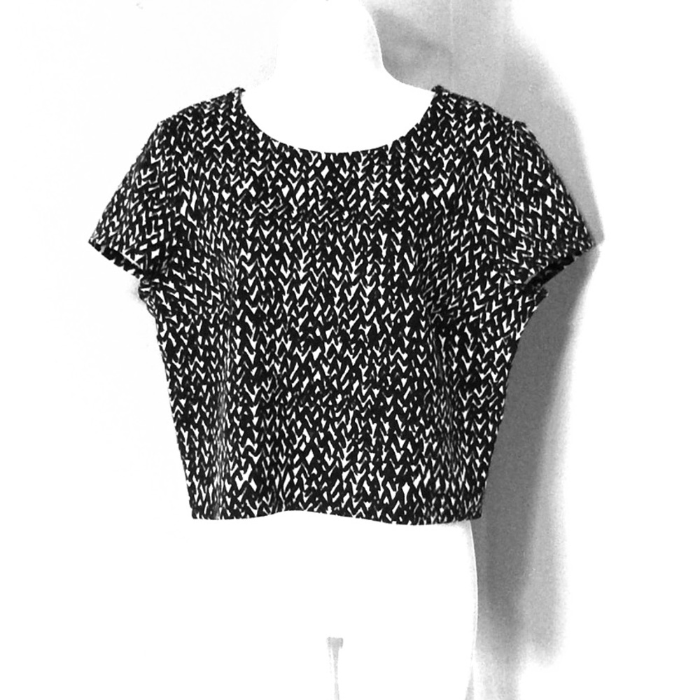 NWT Express Black & White Crop Top Size Large
